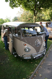 600 Beetles conquer city center of Ninove again after four years