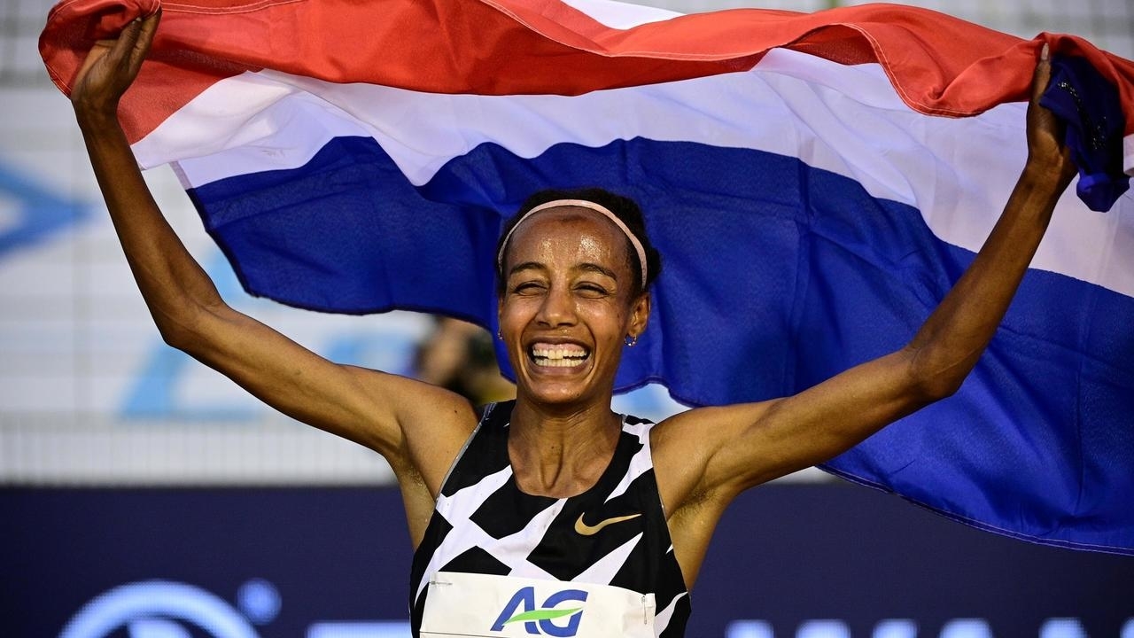 Sifan hassan has set a new european record for the women's 10,000m, beating paula radcliffe's 2002 mark by more than 24 seconds. Sifan Hassan World Record - Sifan Hassan Sets New Women S One Hour World Record The European Morning Post